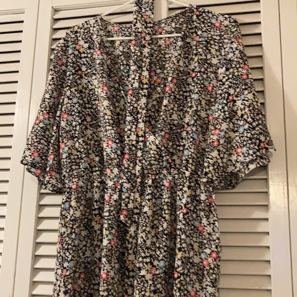Flowey Little Romper from Shein Sz L - Picture 2 of 4
